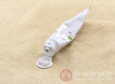 含氟牙膏 科學(xué)認(rèn)知與正確使用指南